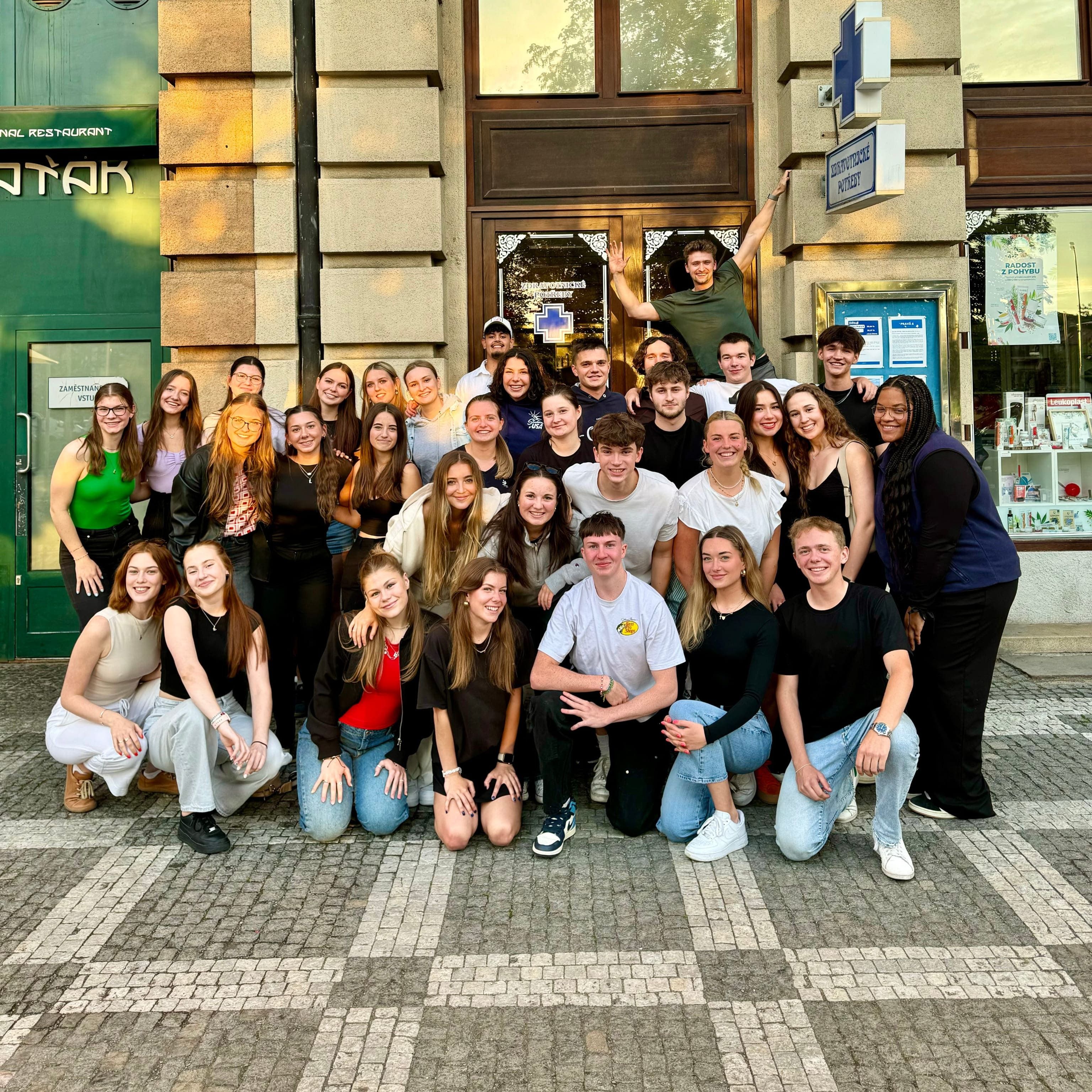 Zahraniční studenti trávící čas se svou hostitelskou rodinou v USA